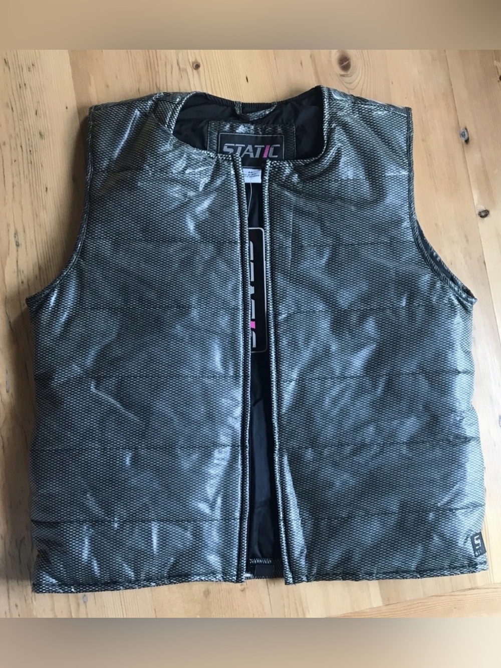 Ladies Rugged gray poly snake skin quilted vest Static Medium